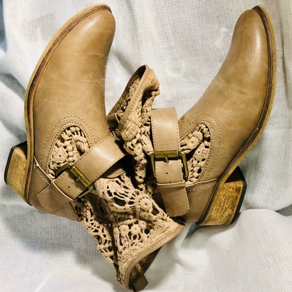 Bare Traps Palena Buckled Crochet Booties in Excellent Condition! - Picture 6 of 16